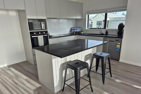 Photo of property in 33 Mataikokako Loop, Kawakawa Bay, 2585