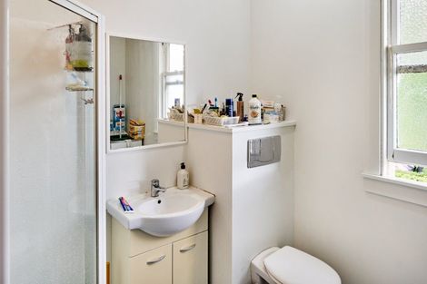 Photo of property in 24 Garden Road, Northland, Wellington, 6012