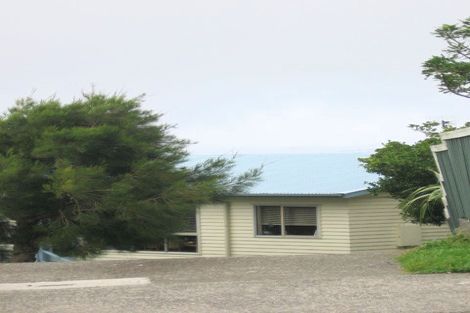 Photo of property in 62a Baylands Drive, Newlands, Wellington, 6037