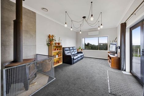 Photo of property in 328 Austin Road, Normanby, Hawera, 4675