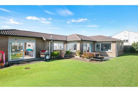 Photo of property in 19 Magnolia Drive, Waiuku, 2123