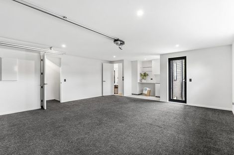 Photo of property in 1 The Crest, Sunnyhills, 2010