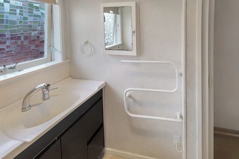 Photo of property in 46 Ayton Drive, Totara Vale, Auckland, 0629