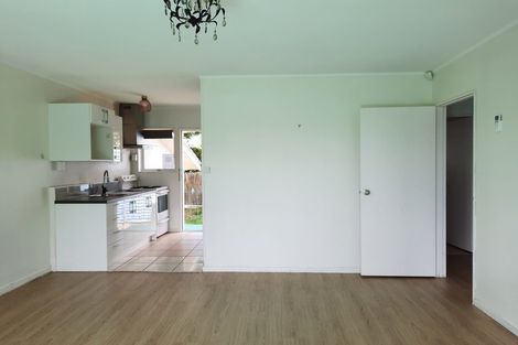 Photo of property in 2/102 Lynwood Road, New Lynn, Auckland, 0600