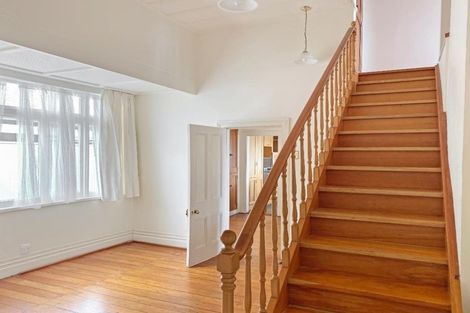 Photo of property in 18 Bridge View Road, Birkenhead, Auckland, 0626