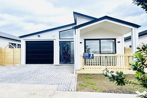 Photo of property in 17 Cronshaw Road, Karaka, 2113