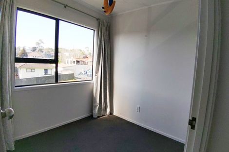 Photo of property in 2/1 Landsdale Place, Massey, Auckland, 0614