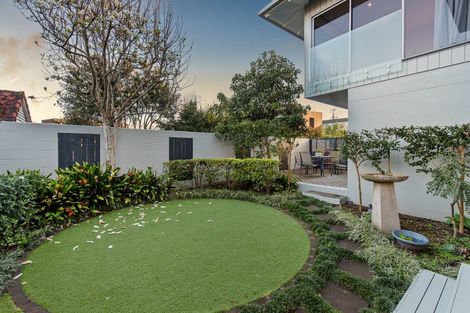 Photo of property in 2/19a Sanders Avenue, Takapuna, Auckland, 0622