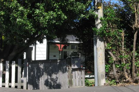 Photo of property in 87 Eden Street, Island Bay, Wellington, 6023