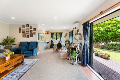 Photo of property in 52 Wattle Farm Road, Wattle Downs, Auckland, 2103