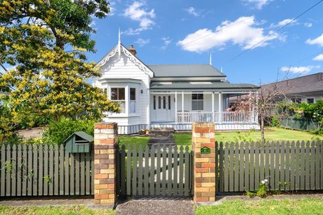 Photo of property in 6 Shortland Street, Regent, Whangarei, 0112