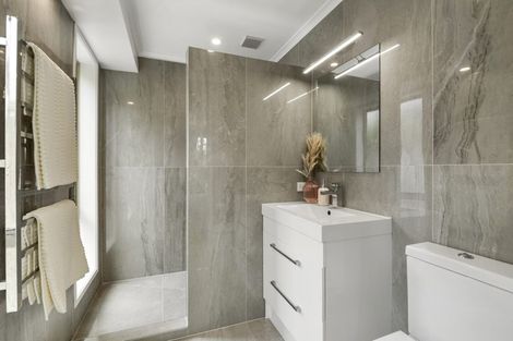 Photo of property in 15 Rangi Avenue, Schnapper Rock, Auckland, 0632