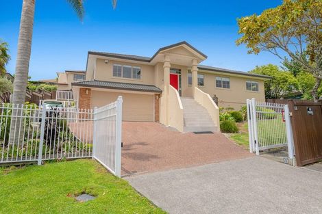 Photo of property in 32 Canary Place, Unsworth Heights, Auckland, 0632