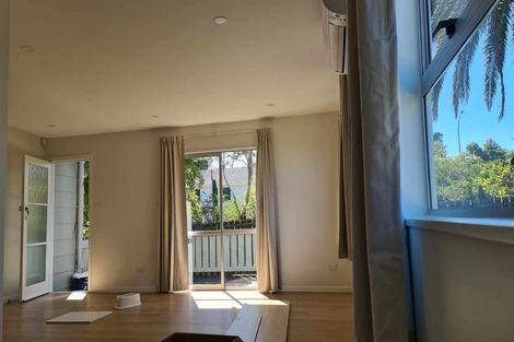Photo of property in 3 St Margaret Place, West Harbour, Auckland, 0618
