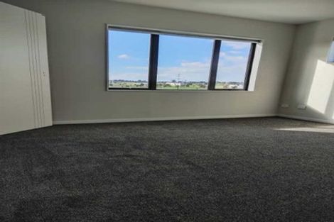 Photo of property in 30 Auranga Drive, Karaka, 2113