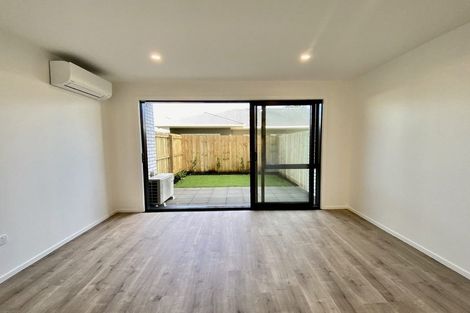 Photo of property in 5/12 Enderby Drive, Te Atatu Peninsula, Auckland, 0610