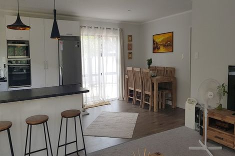 Photo of property in 1/38 Kaipatiki Road, Glenfield, Auckland, 0629