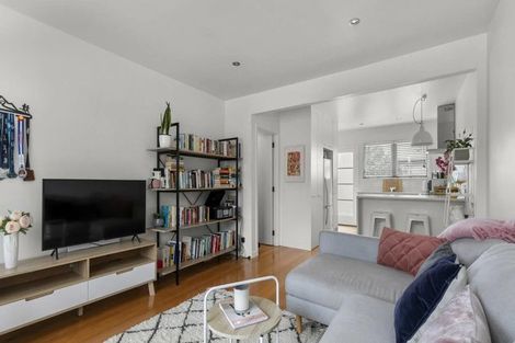 Photo of property in 19 Church Street, Northcote Point, Auckland, 0627