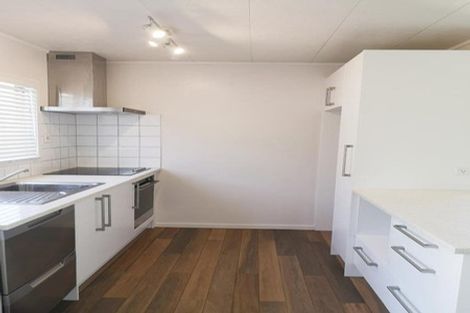 Photo of property in 2/1 Landsdale Place, Massey, Auckland, 0614