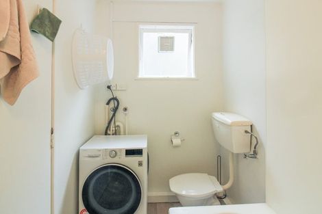 Photo of property in Victoria Court, 11/4u Queen Street, Mount Victoria, Wellington, 6011