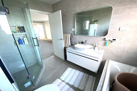 Photo of property in 4a Priestley Drive, Bucklands Beach, Auckland, 2014