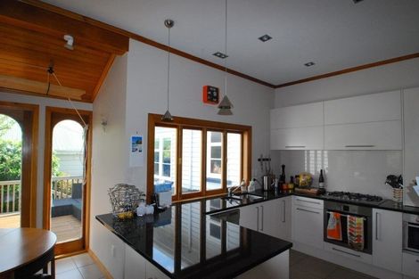 Photo of property in 41 Farm Road, Northland, Wellington, 6012