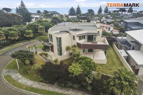 Photo of property in 2 Metzenthin Close, Raumati South, Paraparaumu, 5032