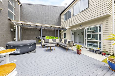 Photo of property in 37 Popokatea Drive, Takanini, 2112