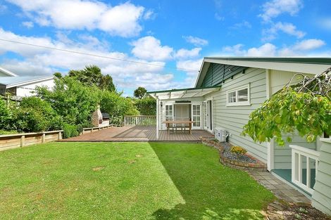 Photo of property in 2 St James Avenue, Helensville, 0800