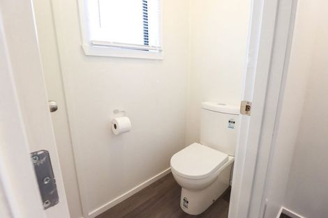 Photo of property in 16 Coromandel Court, Roslyn, Palmerston North, 4414