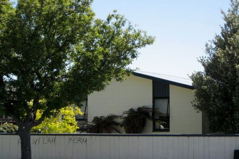 Photo of property in 65 Farquhars Road, Redwood, Christchurch, 8051
