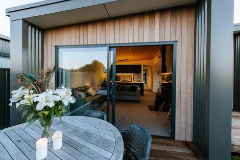 Photo of property in 32 Burbank Road, Wanaka, 9382