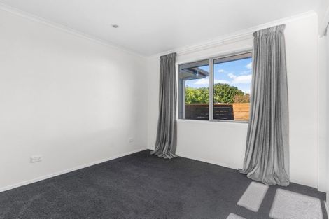 Photo of property in 33 Karoro Road, One Tree Point, 0118