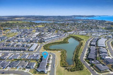 Photo of property in 11 Cambie Avenue, Red Beach, 0932