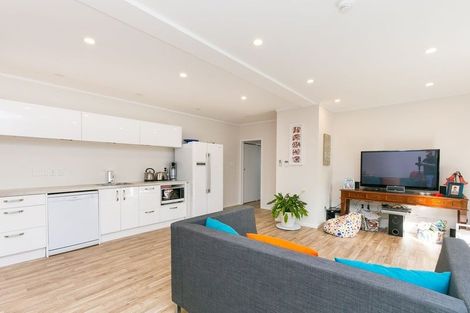 Photo of property in 30 Glanmire Road, Newlands, Wellington, 6037