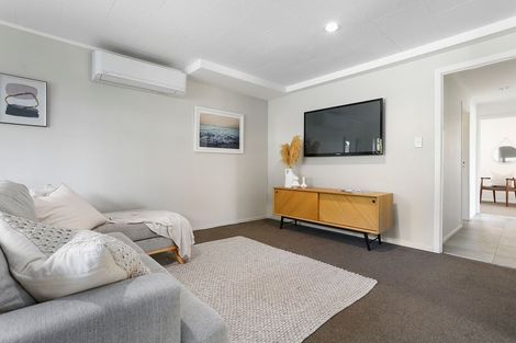 Photo of property in 6 May Avenue, Te Atatu South, Auckland, 0610