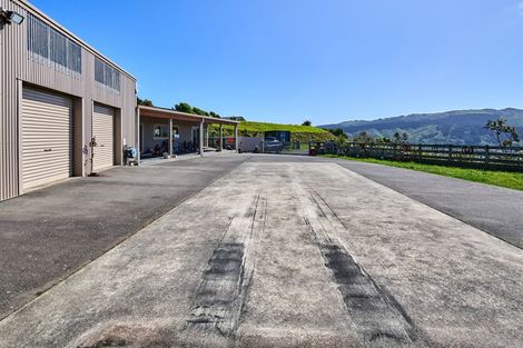 Photo of property in 132 Bing Lucas Drive, Tawa, Wellington, 5028