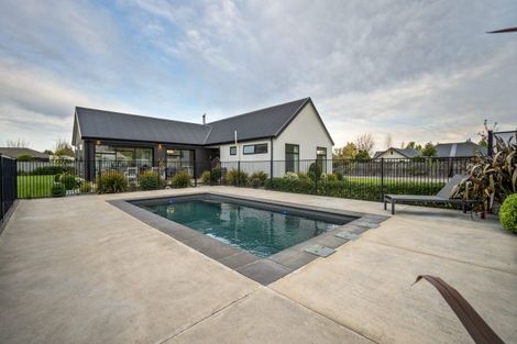 Photo of property in 3 Willowside Place, Amberley, 7410