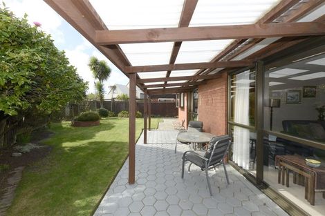 Photo of property in 15 Kamahi Place, Bishopdale, Christchurch, 8051
