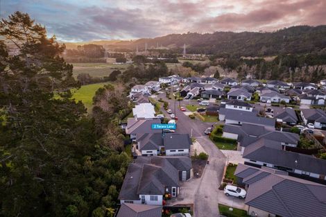 Photo of property in 2 Tarara Lane, Kumeu, 0810