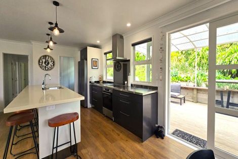 Photo of property in Cotswold Cottage B & B, 46 Maramarahi Road, Thames, 3578