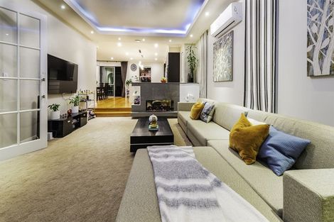 Photo of property in 28 Leburn Crescent, Flat Bush, Auckland, 2016