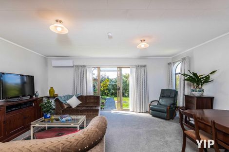 Photo of property in 10 Te Kiteroa Grove, Churton Park, Wellington, 6037