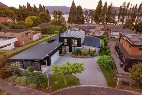 Photo of property in 5 Jessies Crescent, Wanaka, 9305