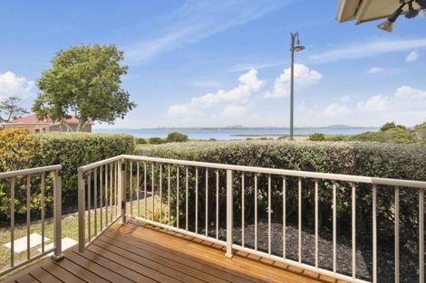 Photo of property in 14 Longbush Road, Te Atatu Peninsula, Auckland, 0610
