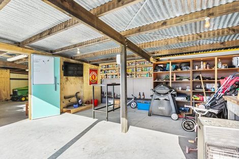 Photo of property in 50 Awaroa Road, Helensville, 0800