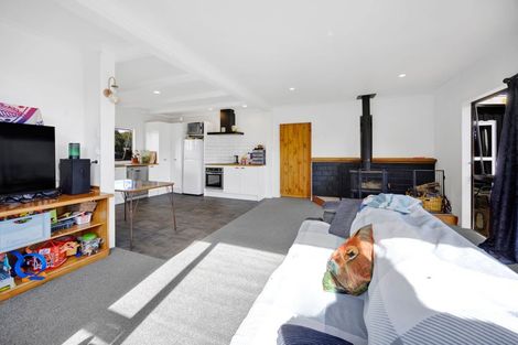 Photo of property in 9 Standish Street, Midhirst, Stratford, 4394