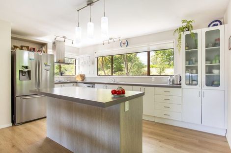 Photo of property in 93 Garfield Road, Helensville, 0800