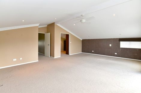 Photo of property in 52 Grovenor Drive, Orewa, 0931