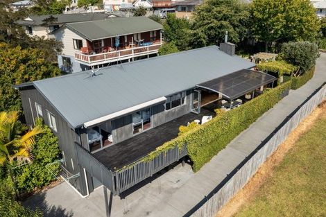 Photo of property in 61a Fairmount Road, Titirangi, Auckland, 0604